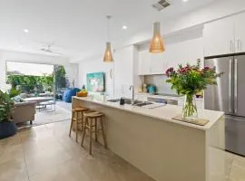 Abbey's Burleigh Haven 2 Min Walk to James Street