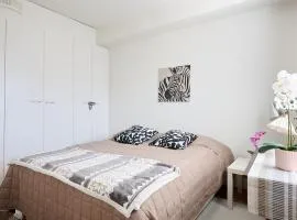 Bright 1BR Apt in Central Raisio | Balcony & Sauna