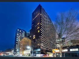 Aura on Flinders Serviced Apartments: Melbourne şehrinde bir otel