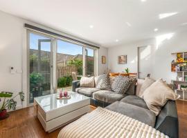 Modern Stylish Comfort at Prime Camberwell Retreat, Hotel in Camberwell