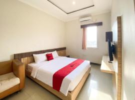 RedDoorz at Berau Plaza Tanjung Redeb, khách sạn ở Tanjungredep