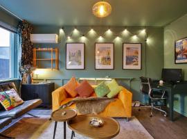 3BR Coastal Home with Parking, Workspace, WiFi, хотел в Мелбърн