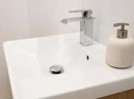 studio cosy calme, entrée autonome, WiFi rapide & parking