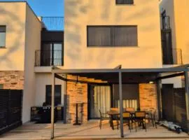 House AGAPE near Zagreb with rooftop jacuzzi