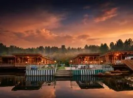 Firdous Houseboats at Dal Lake