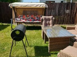 Apartament 70 m2 z podwórkiem i grillem, 150 m od jeziora