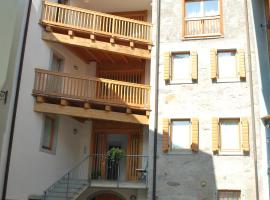 Cadari' Appartamenti, готель з парковкою у місті Castel Condino