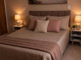 Recanto Sossego Wi-Fi 3 quartos 3 banheiros 2 chuveiros Espaço amplo churrasqueira, hotel en Espírito Santo do Pinhal