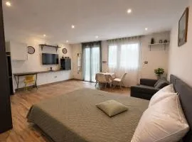 Studio neuf avec terrasse et vue dégagée