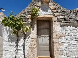 Trullo Soave Suite - outdoor jacuzzi