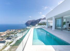 Crystal I Luxury Apartments by Hermosa Rentals, hotel i Acantilado de los Gigantes