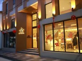 Kim Poshtel Hatyai
