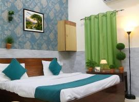 Hotel Residency and Restaurant - TRK Group، فندق في فريندافان