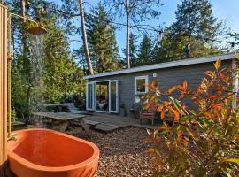 Lodge LØUA - Luxe Boshuisje met verwarmd Buitenbad, hotel a Nunspeet