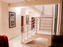 Qhawe Queen Suite With city views, pool and workspace