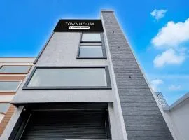 Townhouse Konanakunte Cross Metro Station