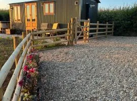 Harriets Hideaway - hot tub and views