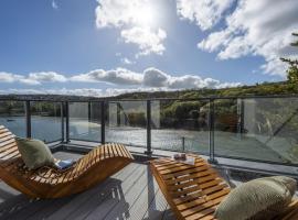 Redshank-Pets Allowed-River View-Cinema Room-Free Parking & WiFi, hotell i Looe