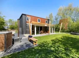 Villa Juni - New spacious villa with hottub