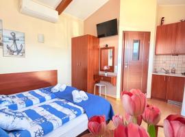 Rewski Zakątek, hotell i Rewa