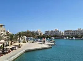 El Gouna, Modern 1BR Fanadir Marina Terrace, WiFi, Parking Walk to Restaurants