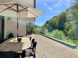 Odw homes - Wohnung im Landhaus mit Terrasse, хотел в Trösel