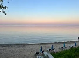 Great Lakes Resort - Jr Suite - Suite 9