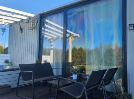 Cozy Hut with the included Hot Tub-Prime Rentals