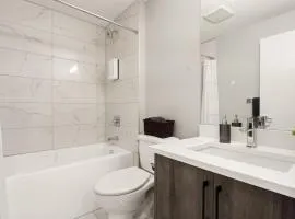 Modern and Pet Friendly 1Br Suite Near Downtown