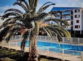 TRES BEAU STUDIO CABINE 28m2 DANS RESIDENCE DE STANDING AVEC PISCINE, hotel sa Le Lavandou