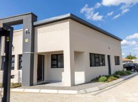 Premium Resort Group trading as Premium Resort Guesthouse، فندق في Palapye