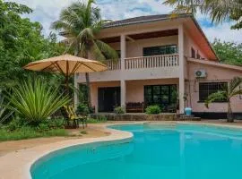 Tradewinds Lodge
