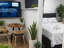 Top Rated Luxury Studio Retreat with Free Private Parking