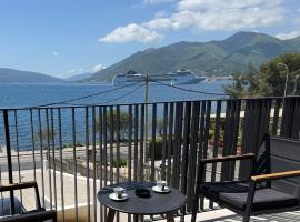 Seafront apartment Tivat, Hotel in Donja Lastva