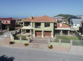 Luxury Beachhouse Villa, Hotel in Wilderness
