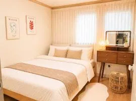 러블리 앤 코지 스테이 Lovely and Cozy Stay