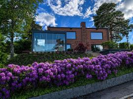 Luxury Designer Villa Pool Spa Gym Lidingo, hotel u gradu Lidinge