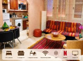 A 2 pas de la plage, appartement cosy, tout confort, proche toutes commodités, Wifi haut débit, TV connectée, Netflix, climatiseur, Acte mariage pour couple national,3 nuits mimum, ξενοδοχείο σε El Jadida