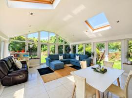 Bettystown hideout with Free Parking with Beach Access, hotel sa Bettystown