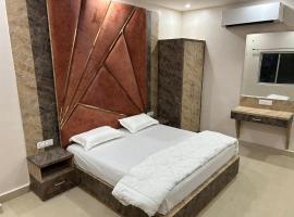 Hotel KESAR, Chitrakoot-10min from RAMGHAT, hotel v mestu Chitrakoot