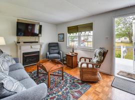 Charming Painter Home with Chesapeake Bay Views, hótel í Exmore