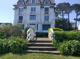 Villa en front de mer avec accès direct au GR34, готель у місті Сен-Ке-Порріє