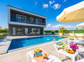 Villa Grand Yasar 1, hotel v destinaci Okçular