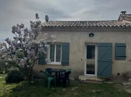 Dépendance neuve et lumineuse au coeur du luberon