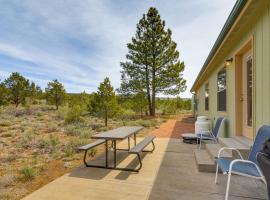 Secluded Boulder House - Next to National Forests!, Hotel in Boulder City
