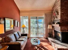 Spacious condo minutes from village & mountain