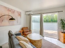 Waterfront Couples Retreat in Hot Springs!