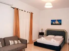 Arcadia Coastal Studio by ΜΡS