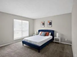 Comfortable 2BR space near shops and dining