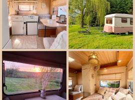Caravane 'So Cute and Cosy' à la Ferme de la Chevêche - près de Namur - Ardennes, hotel a Fosses-La-Ville